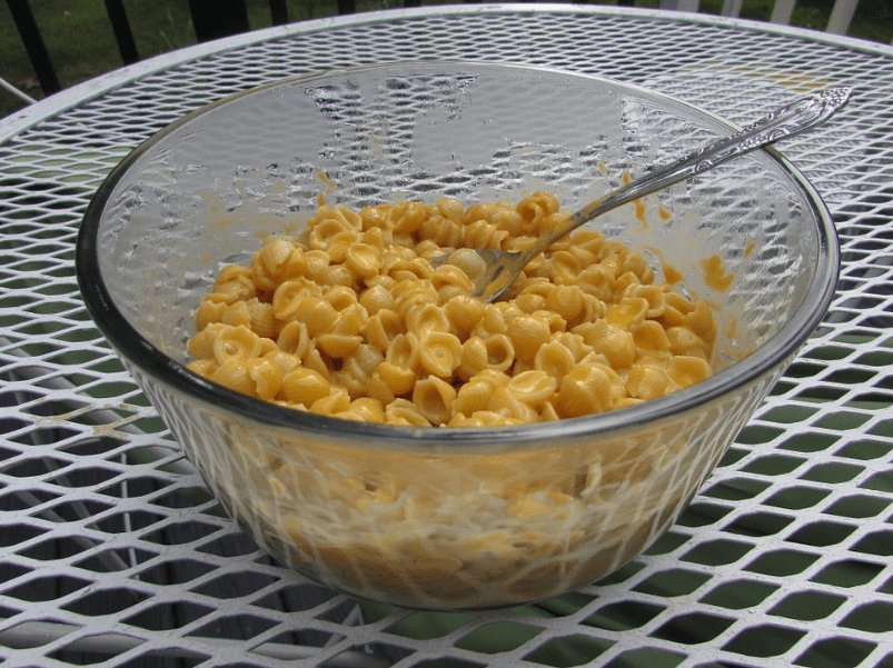 mac and cheese in bowl