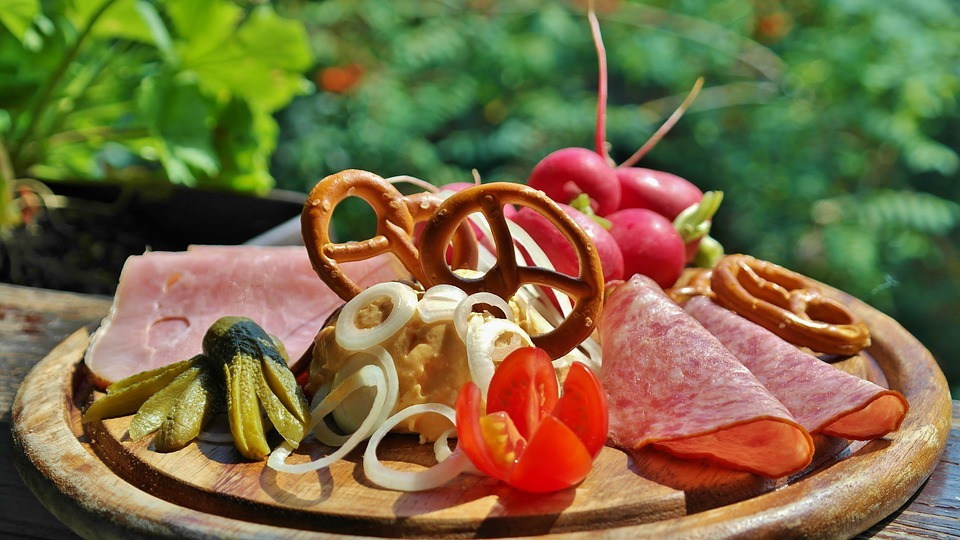 Crackers and biscuits are kids’ favorite items for a cheeseboard