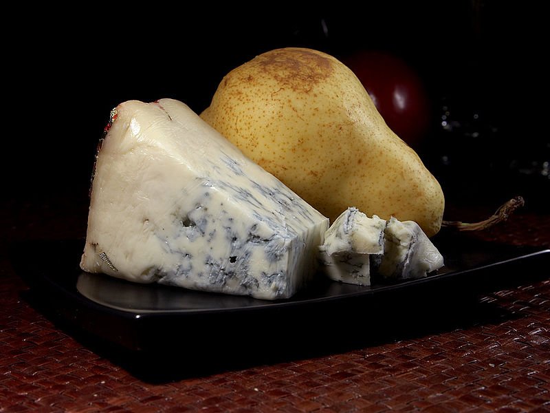 Gorgonzola and a pear