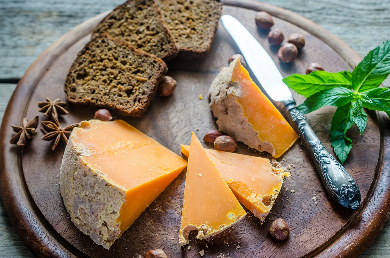 mimolette with hazelnuts and bread